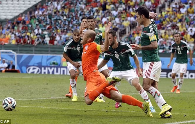 May mắn không phải là thứ từ trên trời rơi xuống, mưu mẹo là thứ tạo ra may mắn. Chỉ cần xem một trận World Cup hay Premier League trong 2 phút, bạn sẽ thấy cảnh các cầu thủ lăn lộn trên sân, mặt mũi nhăn nhó mặc dù thậm chí cầu thủ đối phương còn chưa chạm vào người họ, và biết đâu đó sẽ chính là tình huống gây đột biến cho trận đấu. Năng lực có thừa nhưng không có một chút “mưu hèn kế bẩn” bạn khó có thể tạo ra những chiến thắng ở giây phút quyết định.