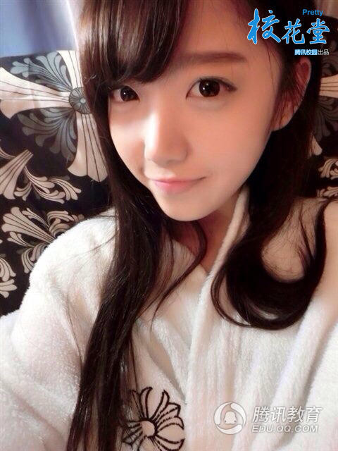 Tuy đã là nghiên cứu sinh nhưng Peng Peng vẫn giữ được sự tươi trẻ chẳng khác nào sinh viên năm nhất. Nhiều cư dân mạng tỏ ra ghen tị với sự trẻ trung của cô nàng.