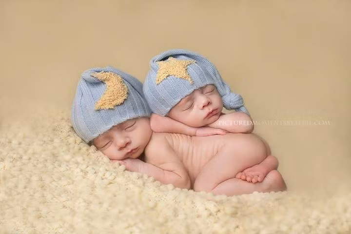 Anh là trăng, em là sao nhé.