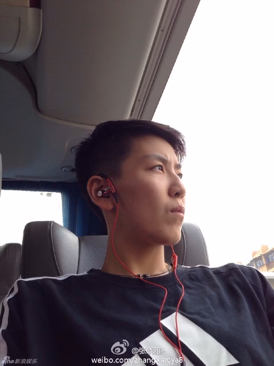 Một số hình ảnh Zhang nam tính đến ngỡ ngàng. Nếu như không xuất hiện trong đội hình thi đấu bóng chuyền nữ của Trung Quốc, chắc chắn không mấy người bảo đây là một cô gái.