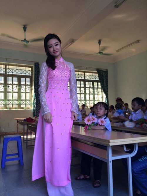 Chỉ vài ngày sau khi bức ảnh được đăng tải, Facebook của cô được nhiều người biết tới, lượng kết bạn, theo dõi tăng vọt.