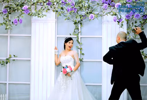 Cả 2 đều là những thành viên gạo cội của bộ môn Vovinam. Anh Huấn là phó trưởng bộ môn Vovinam tỉnh Thái Nguyên, còn chị Nga là chủ nhiệm CLB Vovinam huyện Định Hóa.