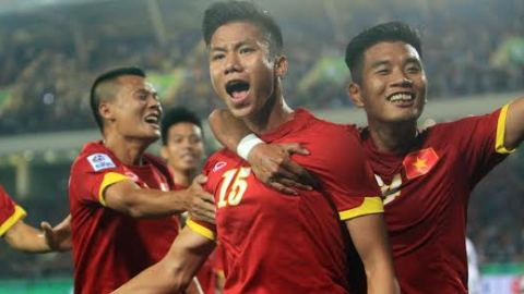 Quế Ngọc Hải là người đóng góp bàn thắng đầu tiên cho đội tuyển Việt Nam tại AFF Cup lần này. Sức mạnh tấn công của ĐTVN ở AFF lần này phụ thuộc rất nhiều vào những tình huống bơm bóng bên cánh của Ngọc Hải. Bên phía cánh phải, Ngọc Hải lên công về thủ đều đặn. Ảnh: Bongdaplus.