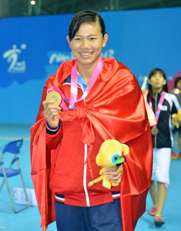 Sau một năm 2012 thi đấu thành công, Ánh Viên bước vào năm 2013 với HCV nội dung 200m nữ ngửa tại giải bơi lội vô địch châu Á. Đây là HCV đầu tiên của bơi lội Việt Nam tại giải đấu này.