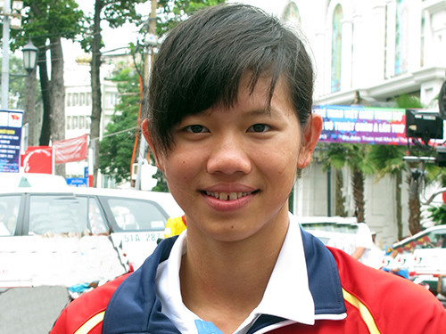 Có năng khiếu bơi từ thuở nhỏ, năm học lớp 5, Ánh Viên được trường chọn đi thi đấu tại Hội khỏe Phù Đổng (HKPĐ) cấp huyện. Do đạt được những thành tích ấn tượng nên Ánh Viên được chọn thi đấu HKPĐ cấp thành phố.