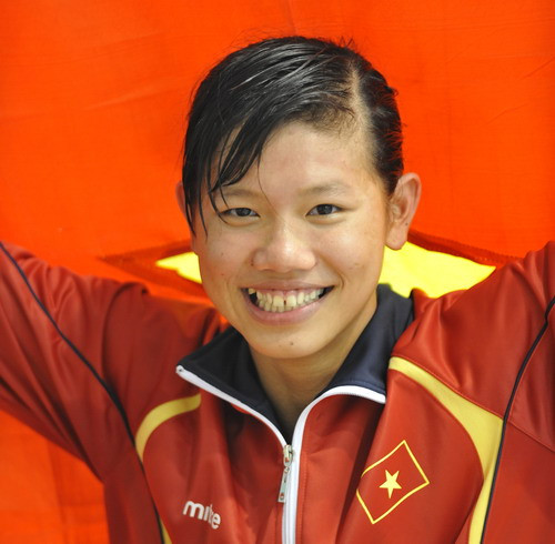 Ánh Viên liên tiếp gặt hái nhiều thành công và nổi lên như một hiện tượng trong làng bơi lội. Đặc biệt, trong năm 2011, tại giải bơi lội các nhóm tuổi vô địch toàn quốc, Ánh Viên đã xuất sắc giành 10 HCV/10 cự ly đăng ký.