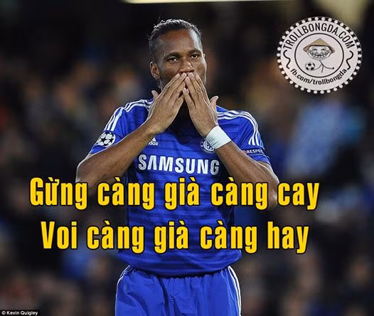 Drogba là người mở tỷ số cho Chelsea từ một pha đánh đầu rất khó. Dù đã có tuổi nhưng nhìn Drogba thi đấu người ta không cảm thấy anh gánh nặng về tuổi tác.