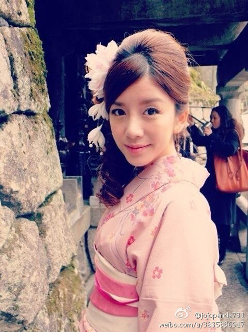 Cô Du sở hữu ngoại hình xinh đẹp, tính cách thân thiện và phong cách giảng dạy chuyên nghiệp.