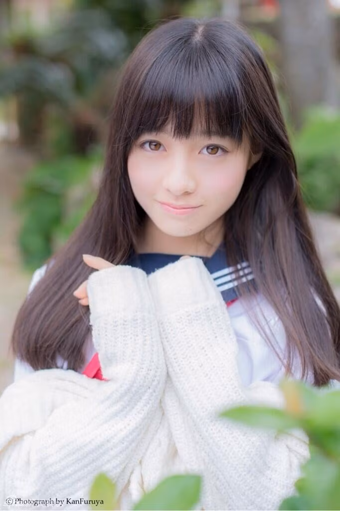 Kanna Hashimoto là một trong những hotgirl tuổi teen được cư dân mạng Nhật Bản tung hô và thần tượng nhiều nhất trên các trang mạng xã hội hay các diễn đàn trẻ.