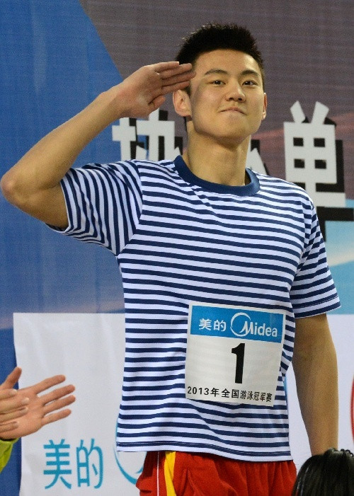 Những lời bình luận khen ngợi tài năng bơi lội cũng như tán dương vẻ đẹp ngoại hình của Ningze Tao liên tiếp được cư dân mạng Trung Quốc gửi đến.