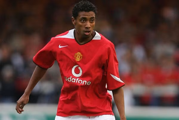 Kleberson được MU mua từ Atletico Paranaense vào năm 2003 với số tiền 6,5 triệu bảng. Nhưng cầu thủ này cũng không để lại được nhiều ấn tượng nên sau đó đã bị Manchester United cho ra đi dưới dạng tự do.