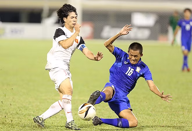 Mới đây, trong trận bán kết giải U22 Cup Hoàng gia Brunei, khán giả cũng được chứng kiến màn "chặt chém" ghê người của các cầu thủ U19 Thái Lan. Cũng như nhiều đối thủ khác, U19 Thái Lan đã chọn lối chơi thô bạo để hạn chế lối chơi kỹ thuật, lắt léo của các cầu thủ U19 Việt Nam.