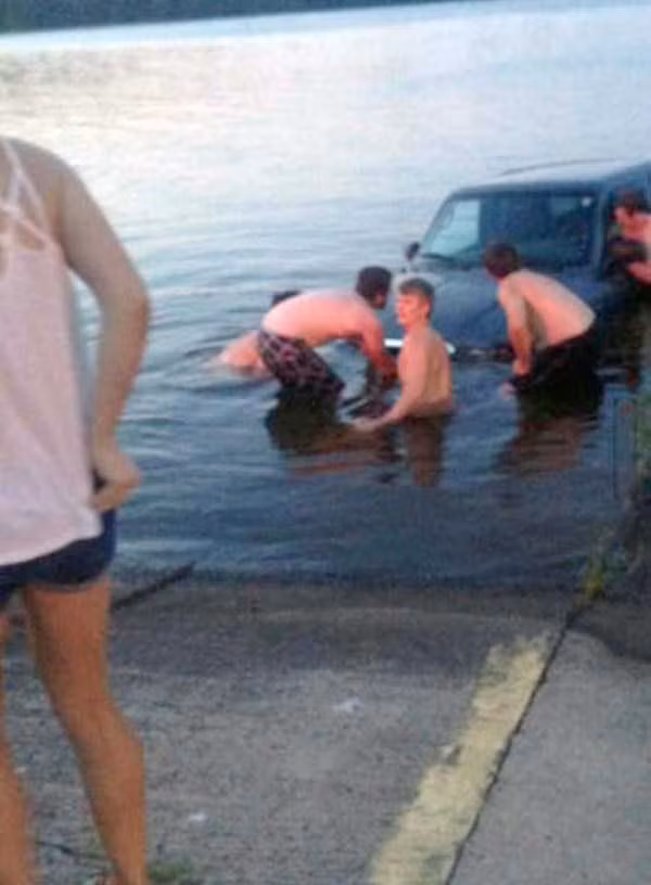 Cách rửa xe nhanh gọn?!