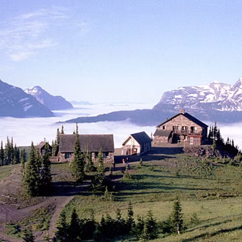  Vườn quốc gia Glacier, tiểu bang Montana. Đây được xem là nơi có hệ sinh thái tự nhiên phong phú và đa dạng nhất châu Mỹ. Diện tích trải dài và chênh lệch độ cao không giống nhau đã tạo cho vườn quốc gia này sự đa dạng về địa hình.