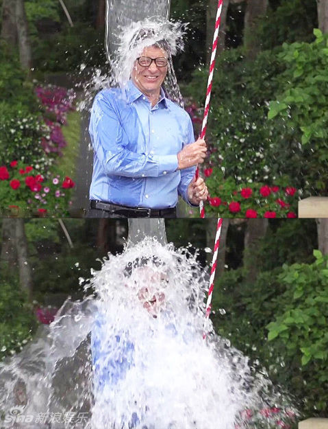 Trong ảnh là tỷ phú công nghệ Bill Gates chấp nhận lời thách thức.