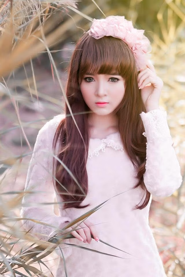 Vẻ đẹp của Lilly Luta được ví như búp bê.