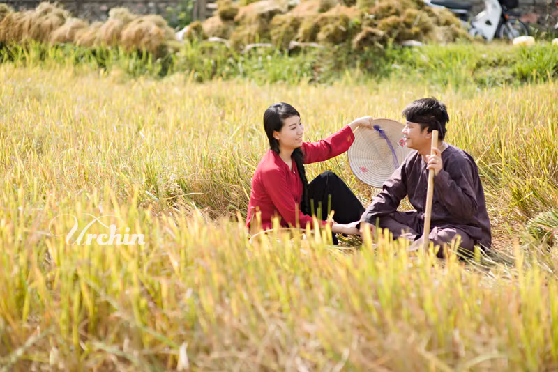 Cô dâu chia sẻ vui vẻ chia sẻ: "Thông điệp của vợ chồng mình gửi gắm vào album này là một cuộc sống bình dị, chân thật, không gò bó và mong rằng cuộc sống sau này của hai vợ chồng mình cũng sẽ được như vậy, như những người nông dân chân chất, thật thà và bình dị".