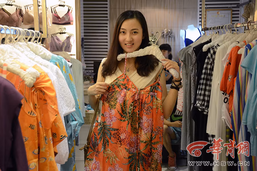 Đặc biệt là quần áo, làm đẹp là bản chất của tất cả các cô gái và Xiao Jiang cũng không ngoại lệ.