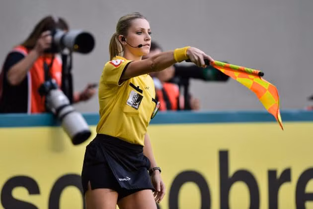 Fan tiec nuoi nu trong tai xinh dep bi treo coi