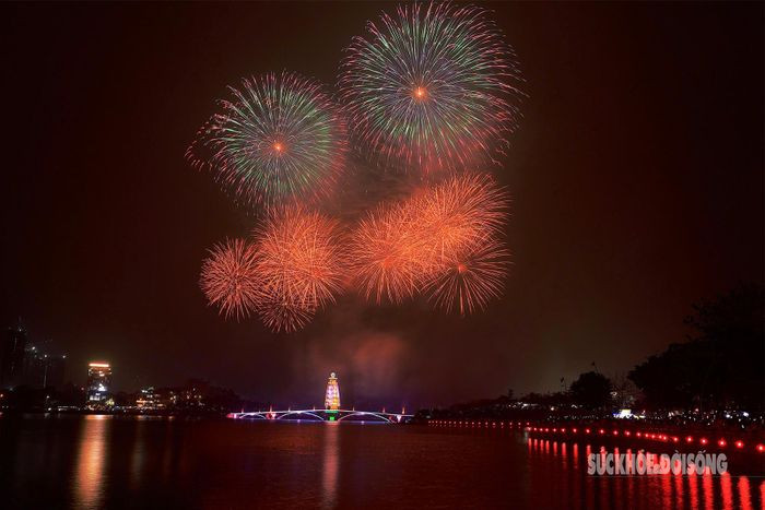 Màn pháo hoa rực rỡ, ấn tượng chính là điểm nhấn đẹp mắt, giàu cảm xúc, khép lại một ngày hội đầy ý nghĩa, góp phần vun đắp thêm tình yêu quê hương đất nước trong lòng mỗi người dân Việt Nam.
