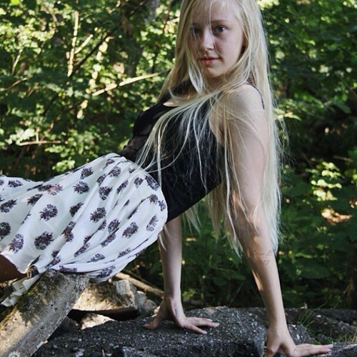 Tuy vậy, vẫn có những bình luận bảo vệ Sidsel, cho rằng ai trang điểm mà chẳng trở nên xinh đẹp hơn, trang điểm xấu đi thì ai cần tới thứ công nghệ đó làm gì. Cùng với đó là những ý kiến cho rằng Sidsel cũng đã có nét đẹp sẵn, trang điểm chỉ tôn những nét đó lên.