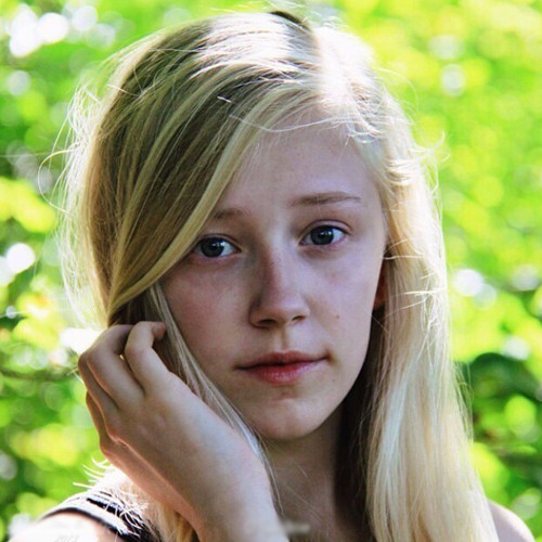 Tuy nhiên mới đây, cư dân mạng cũng hết sức ngỡ ngàng với gương mặt mộc của Sidsel. Trong bức ảnh, khuôn mặt cô bạn trông hơi gầy gò, đôi mắt cũng không sâu và long lanh như những hình ảnh "Thiên thần Đan Mạch" được lan truyền trên mạng.