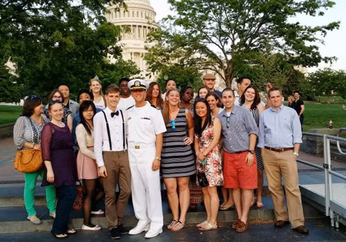 Kyle và Lance hạnh phúc bên những người thân và bạn bè trong khoảnh khắc đáng nhớ của cuộc đời.