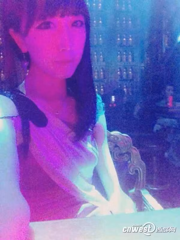 Anh chàng này cũng thường xuyên để những kiểu tóc dịu dàng nữ tính, đúng chất một cô gái. Nếu không nói ra, có lẽ không ai có thể ngờ được đây lại là một "XY".