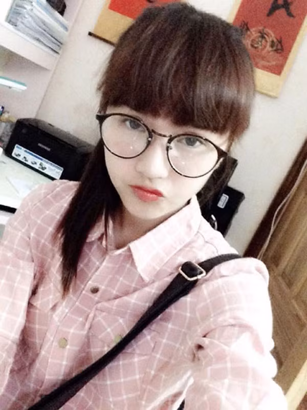 Cô bạn sinh năm 1995 này được cư dân mạng đặc biệt chú ý vì ngoại hình xinh xắn, đáng yêu. Xinh đẹp, thân thiện, tài năng là những điểm nổi bật dễ dàng nhận ra trong lần đầu gặp gỡ cô bạn này.