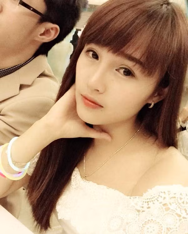 Ngoài ra, cô bạn còn có khả năng làm MC, nhảy cover Kpop và là fan của ca sĩ Kris nhóm EXO (Hàn Quốc).