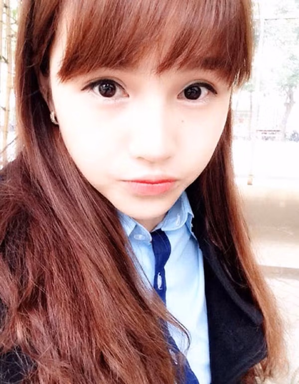 Cô sinh viên Luật quốc tế, Học viện Ngoại giao Việt Nam khá bất ngờ vì bỗng nhiên được quan tâm, dù cho đến thời điểm này, Facebook của cô gái đã thu hút hàng ngàn lượt theo dõi. Ảnh: FBNV.