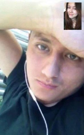 Chồng cô cũng là một cảnh sát biên phòng, ngày đêm phải làm nhiệm vụ. Và họ phải xa nhau 700km. Mỗi tháng chồng Y Minh Giang chỉ về nhà một lần. Nhờ có công nghệ hiện đại, họ vẫn thường liên lạc và duy trì sự hạnh phúc thông qua những hình ảnh và giọng nói thân quen.