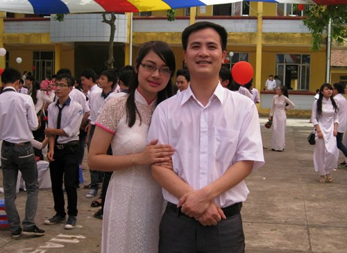 Mai Hồng Nhung, học sinh trường THPT chuyên Vĩnh Phúc, tỉnh Vĩnh Phúc vừa đỗ thủ khoa ĐH Kinh tế Quốc dân với tổng điểm đạt 27,75 điểm. Cô bạn có một gương mặt xinh xắn, hiền dịu. Ảnh: GD&amp;TĐ.