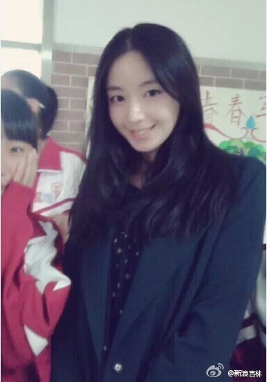 Được biết, Đặng Viên Viên tới từ Tứ Xuyên, tốt nghiệp Đại học Sư phạm Đông Bắc năm 2012 và đã đến Cát Lâm để dạy học.