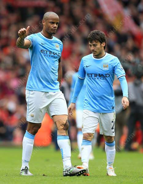 David Silva (1m70): Dù có sở hữu rất nhiều ngôi sao trong đội hình nhưng đối với ManCity thì Silva vẫn là cầu thủ quan trọng nhất. Chỉ cần nhìn vào những trận đấu ManCity thi đấu mà không có nhạc trưởng "chân ngắn" này thôi thì đảm bảo ManCity thi đấu thật nhợt nhạt, thiếu sức sống. Ảnh: Wordpress.com.