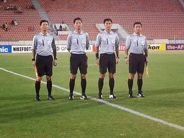 Năm 2012, ông Mã Ninh cũng bắt trận đấu có đội bóng Việt Nam tham dự. Đó là trận đấu giữa SLNA và Tampines Rovers của Singapore. May mắn cho SLNA họ đã không thua nhưng lại phải nhận một cơn mưa thẻ vàng.