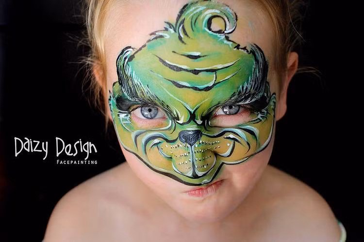 Đam mê của Lewis trong nghệ thuật chính là phong cách vẽ bằng sơn màu lên cơ thể người.