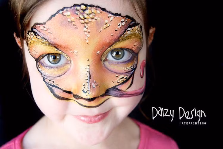 Daizy Design Face Painting là một dự án được thực hiện bởi nghệ sĩ theo phong cách cổ điển Christy Lewis, hay còn được biết đến với cái tên Daisy.