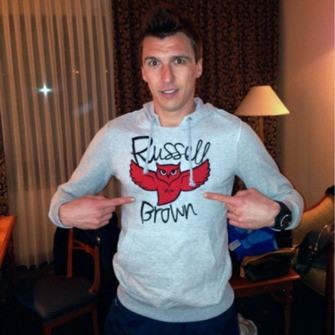 Mặt hàng chủ lực của nhãn hiệu thời trang của Lovren là áo thun nam, nữ và có thêm cả mũ. Chính những cầu thủ nổi tiếng như David Luiz, Dzeko hay Luka Modric cũng là khách hàng thân thiết của hàng thời trang này.