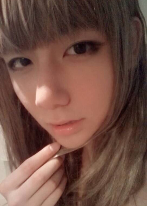 Anh chàng giả gái còn xinh hơn cả một cô gái đích thực.