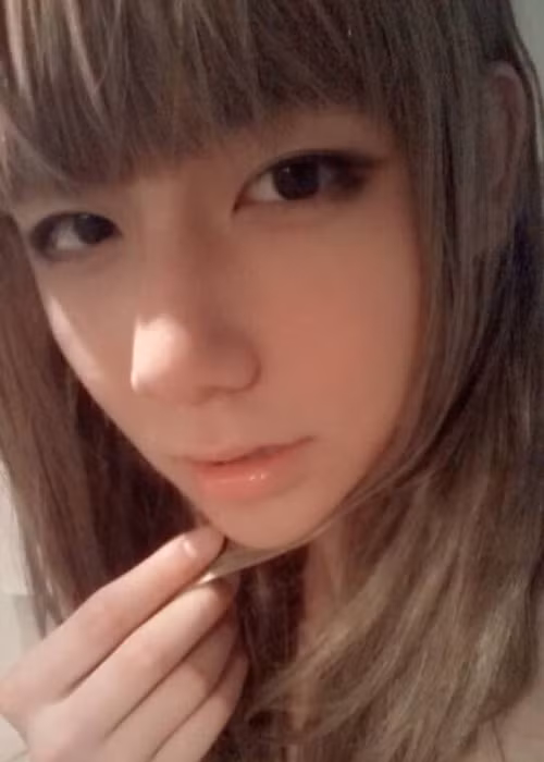 Anh chàng giả gái còn xinh hơn cả một cô gái đích thực.