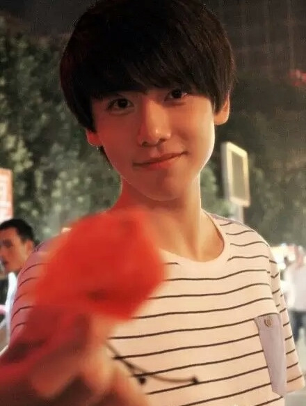 Xem thêm một số hình ảnh đốn tim thiếu nữ của hot boy 9x học giỏi đa tài Lý Nhuận Đông.