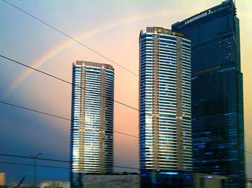 Cầu vồng tại Keangnam. Ảnh: Facebook.