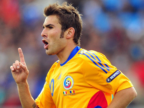 Tuy nhiên mới thi đấu được vài trận cho “The Blues”, Adian bị phát hiện sử dụng ma túy và Chelsea loại anh khỏi đội bóng. Đội bóng thành London sau đó đã khởi kiện Adrian, yêu cầu phải hoàn trả số tiền chuyển nhượng vì họ bị mất oan số tiền này khi mua anh.