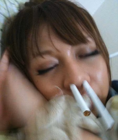 Hút thuốc và thể hiện là những hành vi làm xấu đi hình ảnh sinh viên Trung Quốc.