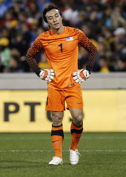 Thủ môn Khairul Che Mat (Malaysia): Dù không tỏ ra quá xuất sắc trong vòng bảng nhưng những pha ra vào hợp lý của Che Mat đã đưa anh lọt vào danh sách những cầu thủ thi đấu hay nhất tại vòng bảng AFF Cup 2014.