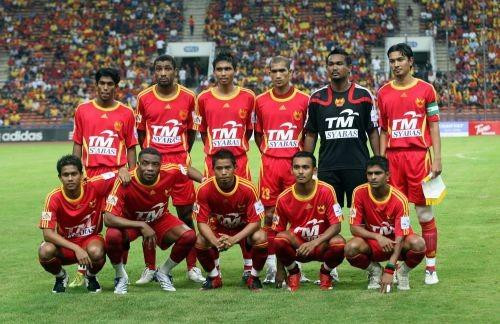 Sân Shah Alam là sân nhà của CLB Selangor đang thi đấu tại giải vô địch quốc gia Malaysia. Ngoài ra Shah Alam còn được CLB Selagor dùng để đá các trận đấu tại AFC Champions League.