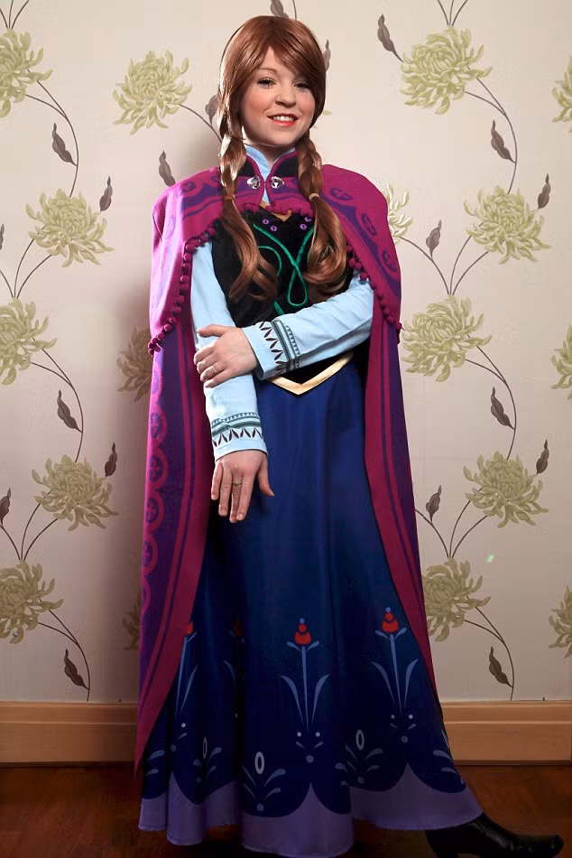 Việc làm của cô được gia đình ủng hộ, bố Gemma giúp đỡ cô về sân khấu và mẹ cô phụ trách khoản trang phục cùng âm nhạc.