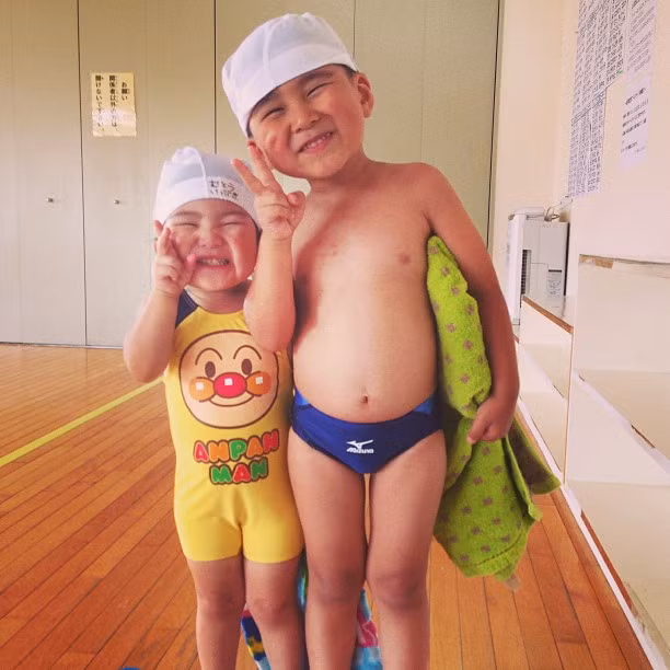 Bucky và Pippi rất thân thiết, hai anh em dường như gắn bó, không lúc nào tách rời.