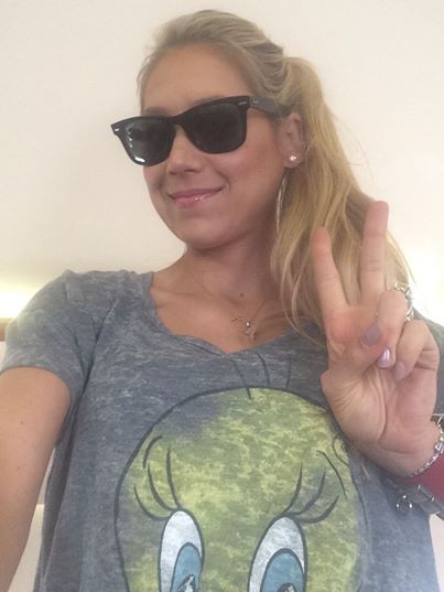 Chính vì nhờ có thân hình nuột nà và săn chắc, Kournikova được chú ý tới ngay từ khi cô tham dự US Open năm 1996 và sau giải đấu này cô liên tục xuất hiện trên những tạp chí có tiếng khắp hành tinh.